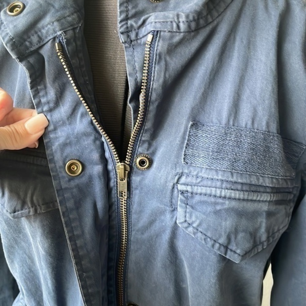 Hinge jacket Blue jacket size Small Designed in Seattle - Picture 3 of 9
